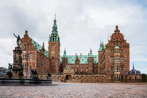 Castelo de Frederiksborg e Fonte de Netuno — Fotografia de Stock