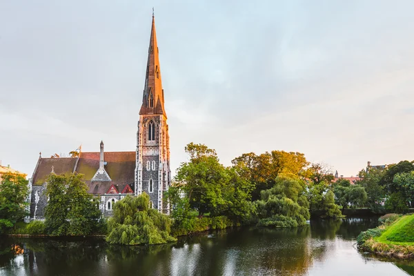 St. Alban de kerk Golden Hour tijde — Stockfoto