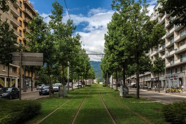 Grenoble 'daki Modern Yeşil Tramvay Treni
