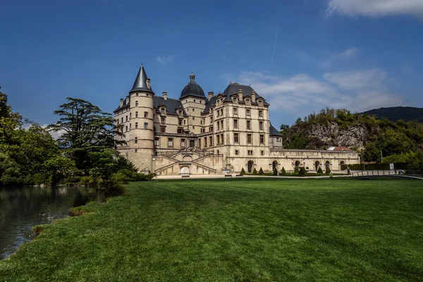 Középkori kastély Chateau de Vizille a Park — Stock Fotó