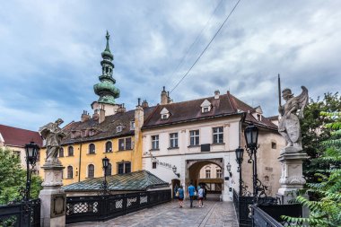 Bratislava Köprüden Eski Şehir Duvarları Görünümü