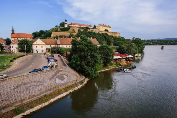 多瑙河上的Petrovaradin要塞 — 图库照片