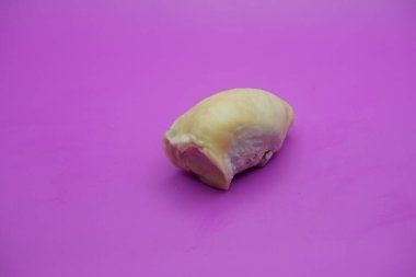 Mor Arkaplanda Tek Durian Eti İzole Edildi