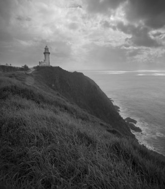 Kayalıklardaki deniz feneri