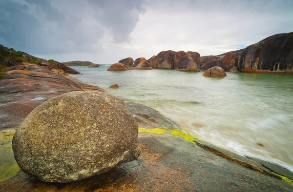 Kayalık sahil şeridi manzara