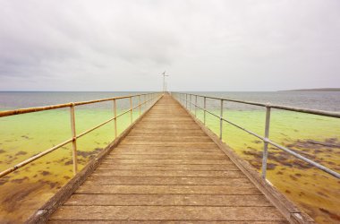 Ve suyun dışarı uzun Pier