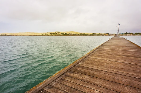 Muelle largo sobre el océano — Foto de Stock