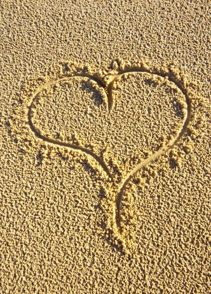 Kuma çizilmiş kalp sevmek