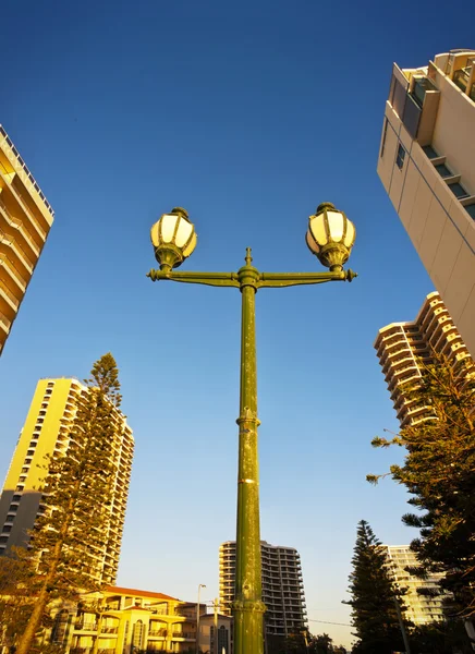 Lámpara en una ciudad — Foto de Stock