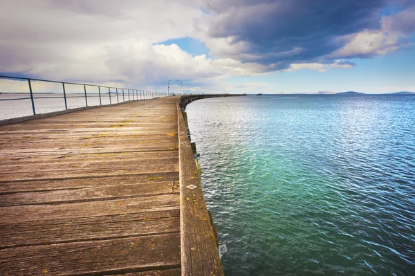 Jetty curva longa — Fotografia de Stock