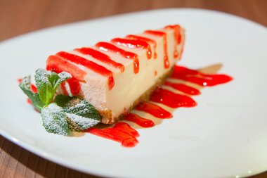 çilek ve nane ile lezzetli peynirli kek 