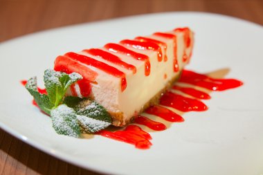 çilek ile lezzetli peynirli kek 