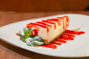 çilek ile lezzetli peynirli kek 