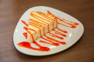 çilek ile lezzetli peynirli kek 