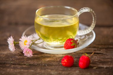 Güzel fincanda yeşil çay