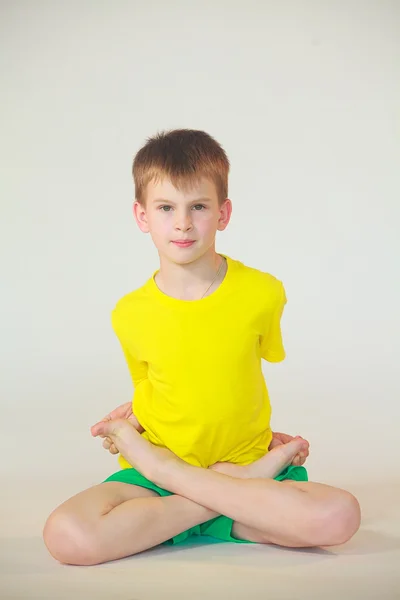 Dhanurasana Yoga Kinder — Stockfoto