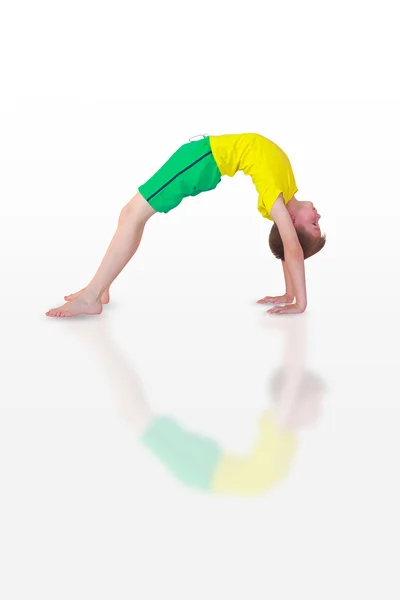 Dhanurasana yoga niño — Foto de Stock