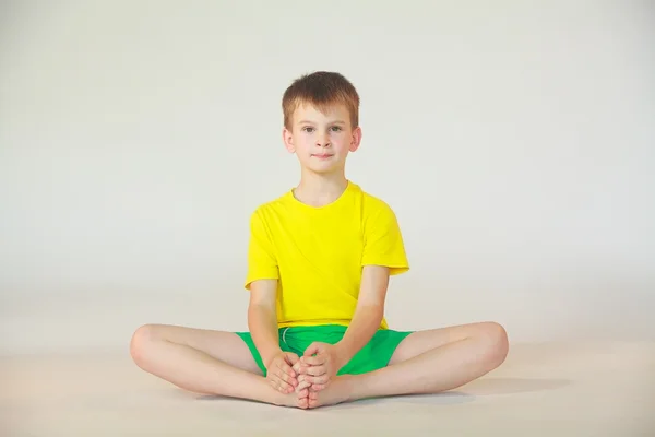 Dhanurasana Yoga-Kind — Stockfoto