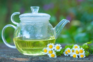 Güzel fincanda yeşil çay