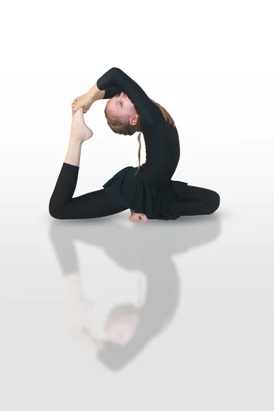 Ekapada radzhakapotasana yoga — Stockfoto