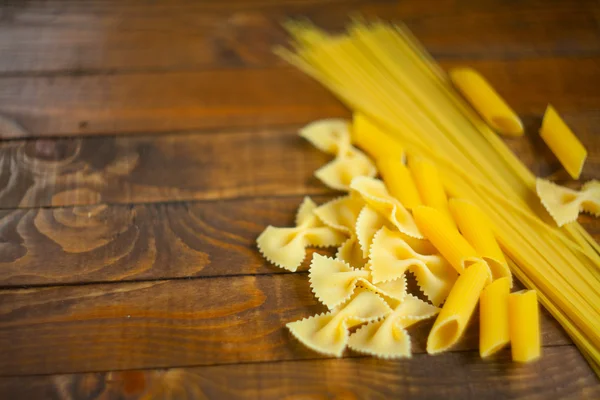 Pasta aislada sobre fondo blanco —  Fotos de Stock