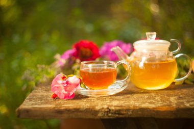 Güzel fincanda yeşil çay