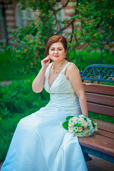 Bride with veil smiling — Stock Photo, Image