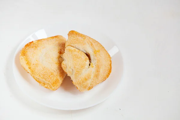 Sabroso muffin sobre fondo blanco — Foto de Stock