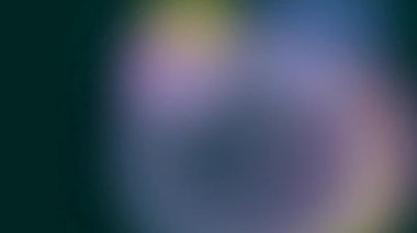 Yumuşak ışık ve koyu kenarlı bulanık arkaplan.