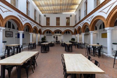 Tarihsel pazar, Rota, Cdiz, Endülüs, İspanya 'daki Mercado de la Merced' de mal alıp satma.