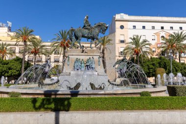 Sabah eski binalarla eski caddeleri seyredeceğiz. Tarihi eski kentte güzel bir ışık, Jerez de la Frontera, Cdiz ili, Endülüs, İspanya.