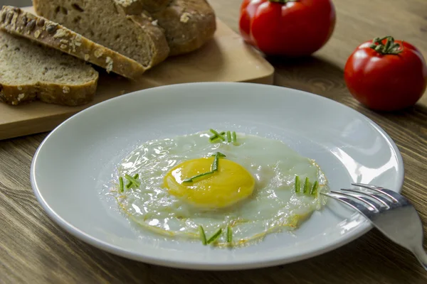 Fried egg in form of a clock — Stock Photo, Image