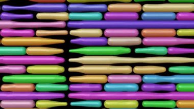 Sıra sıra dizilmiş renkli plastik çubuklar