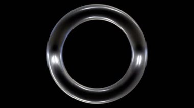 Parlak metalik halka ışığı yansıtıyor, koyu arkaplanda parlıyor..