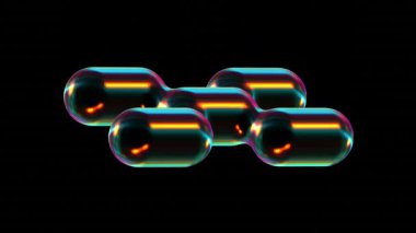 Yatay olarak bağlanan, parlak ışığı yansıtan soyut parlak biçimler.