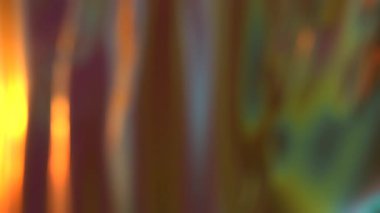 Yavaş ve hipnotize edici bir şekilde titreyen rüya gibi bokeh efektleri.