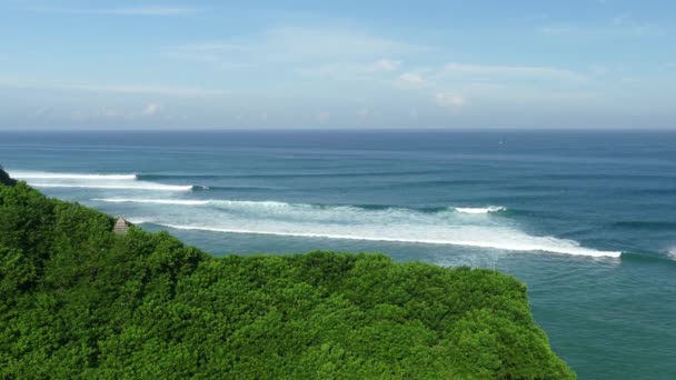 Ola de jardín.Océano y playa. Bali Uluwatu — Vídeos de Stock