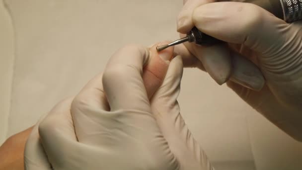 Manicure nagelverzorging in een schoonheidssalon — Stockvideo