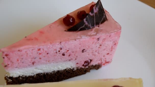 Bolo de cranberry e cheesecake de cereja — Vídeo de Stock