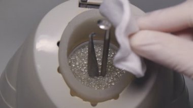 Şevval Özçelik Güzellik enstrüman Sterilizatör alır.