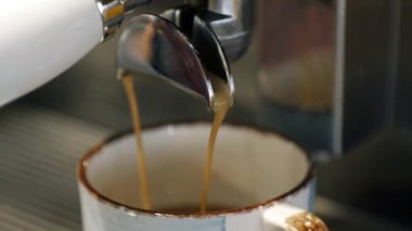 Espresso işlemi yapılıyor.