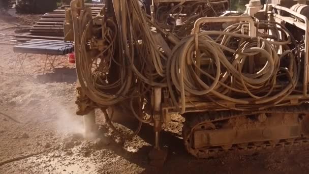 Piling machine at work. — Stock Video