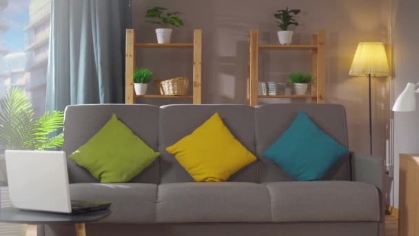 Vedere la un apartament modern într-o zi însorită nimeni — Videoclip de stoc