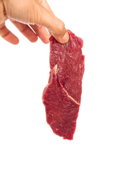 Der Mann hält ein rohes Steak in der Hand. Frisches rohes Rindersteak isoliert auf weißem Hintergrund. — Stockfoto