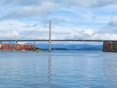 Stavanger, Norveç Köprüsü ve Körfezi manzarası.