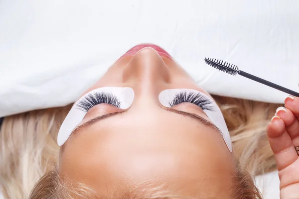Eyelash Extension Procedure. Woman Eye with Long Eyelashes. Lashes, close up, selected focus. — Stock Photo, Image