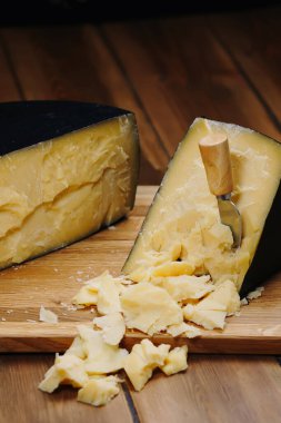 Orta boy parmesan peynirli, parmesanlı, parmesan peynirli..