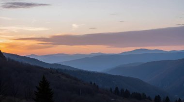 Ukrayna dağlarında gün doğumu