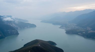 Gölün güzel manzarası