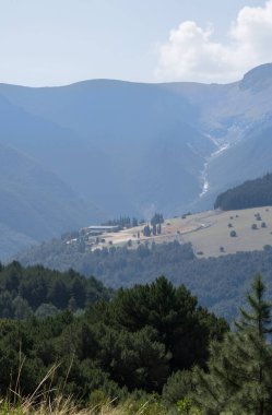 Dağlardaki dağ manzarası